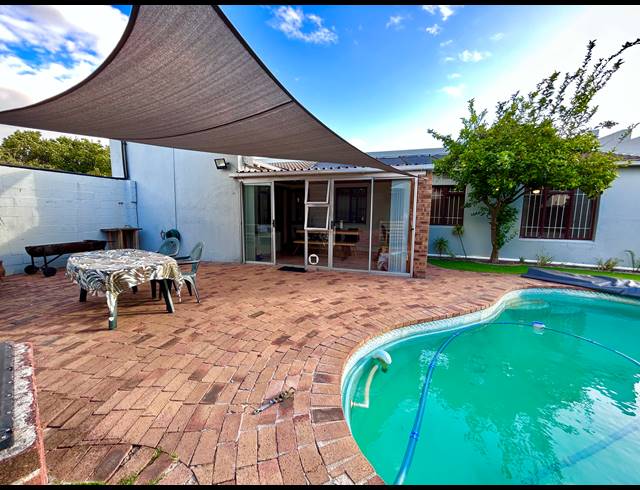 3 BEDROOM HOUSE FOR SALE IN EDGEMEAD